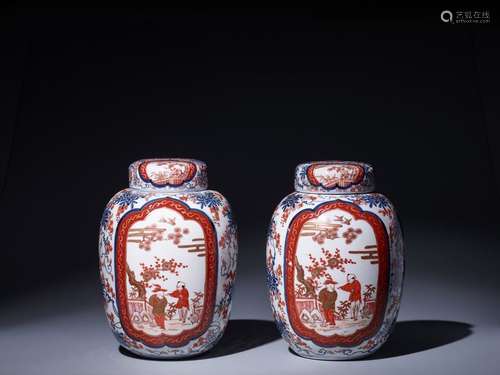 A PAIR OF IMARI PORCELAIN GINGER JARS WITH LIDS