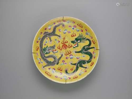 A ‘DRAGON’ PORCELAIN CHARGER, LATE QING DYNASTY