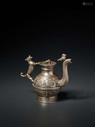 A WELL CRAFTED ARCHAISTIC SILVER EWER, QING DYNASTY