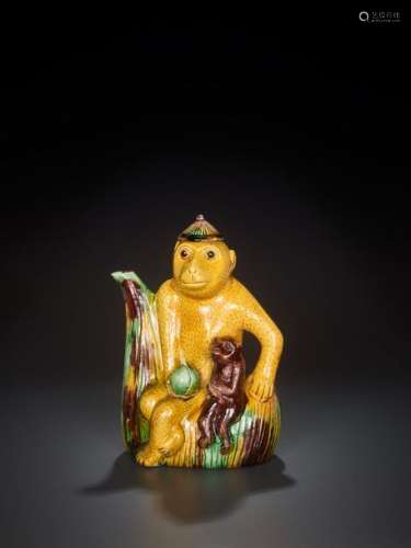 A FAMILLE VERTE BISCUIT 'MONKEY' WINE POT, QING DYNASTY…
