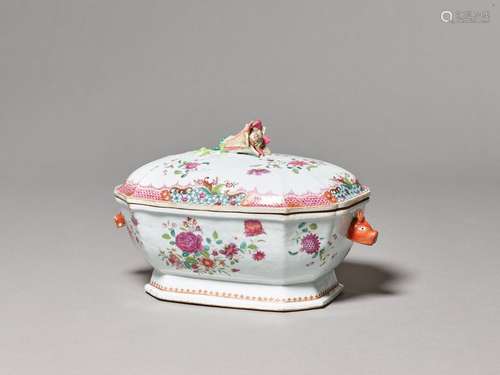 A CHINESE EXPORT PORCELAIN FAMILLE ROSE ‘FLOWERS’ TUREE…