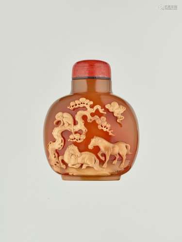 A SUPERBLY CARVED ‘MONKEY AND HORSES’ CAMEO AGATE SNUFF…