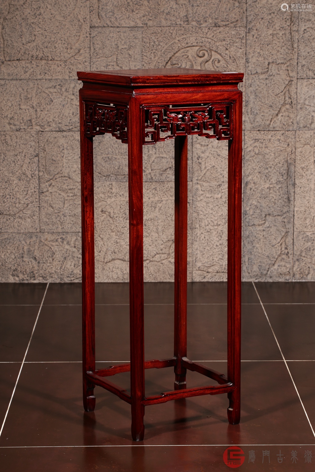 八十年代 优质独板花梨木苏作拐子龙纹高脚花几 Deal Price Picture 八十年代 优质独板花梨木苏作拐子龙纹高脚花几 Deal Price Picture