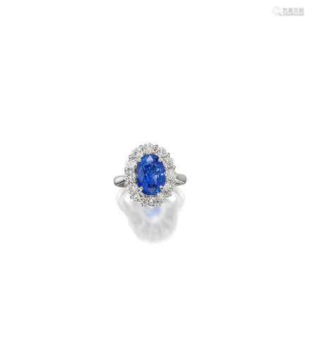 A Sapphire and Diamond Cluster Ring