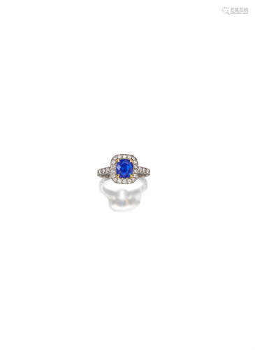 A Sapphire and Diamond Cluster Ring