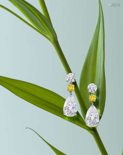 An Elegant Pair of Diamond Pendent Earrings