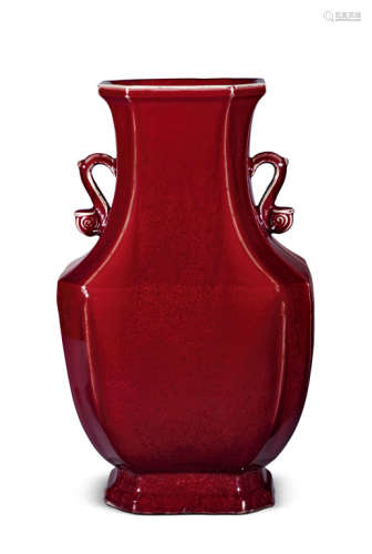 清乾隆 霁红釉双耳六方瓶