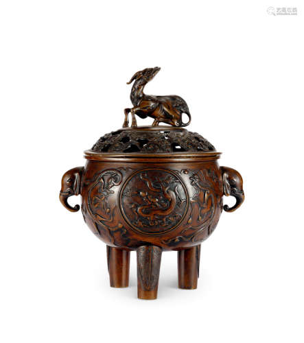 清中期 铜螭龙兽钮熏炉