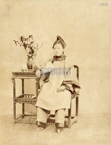 阿芳 1870s 福州小脚女坐像 蛋白照片