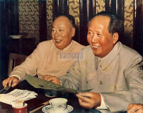 侯波 1957年 毛泽东和陈毅在中南海勤政殿接见外宾 彩色转印