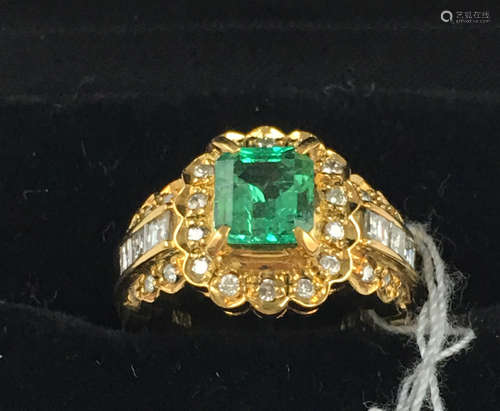 18K EMERALD RING WITH DIAMOND