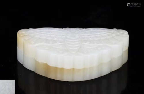 A BUTTERFLY SHAPED HETIAN JADE COVER BOX