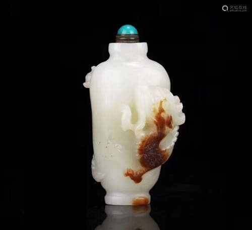 A HETIAN JADE CARVED SNUFF BOTTLE