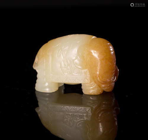 A HETIAN JADE ELEPHANT SHAPED INCENSE HOLDER