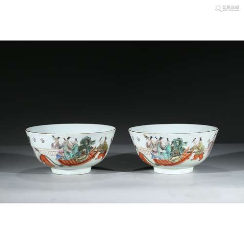 A PAIR OF FAMILLE-ROSE 'BOYS' BOWLS