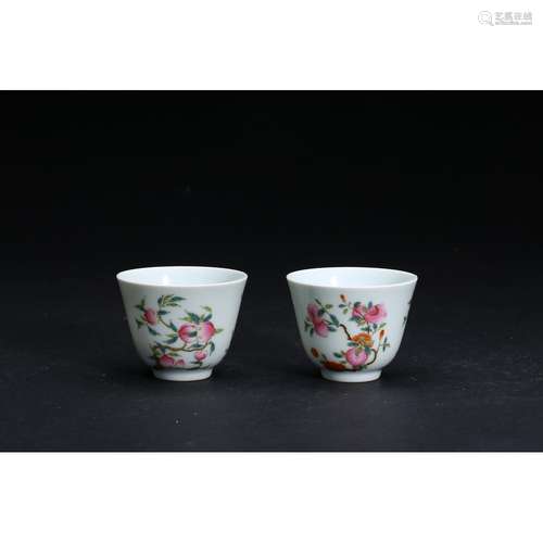 A PAIR OF FAMILLE-ROSE 'FLOWER' CUPS