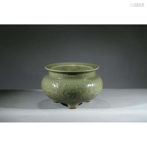 A LONGQUAN CELADON GLAZED TRIPOD CENSER