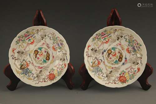 A FINELY PAINTED FAMILLE ROSE PORCELAIN BOWL