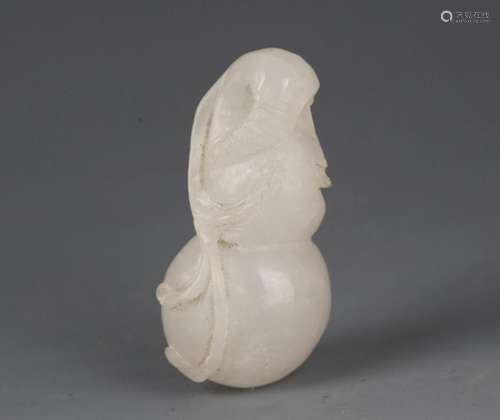 A FINE HETIAN WHITE JADE IN FIGURE OF GOURD