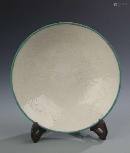 A RARE DING KILN LOTUS FLOWER PATTERN PORCELAIN PLATE