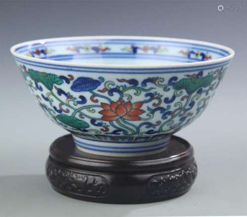 A RARE DOU CAI COLOR LOTUS FLOWER PATTERN BOWL