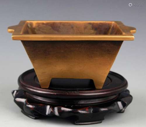 A FINE SQUARE BRONZE CENSER