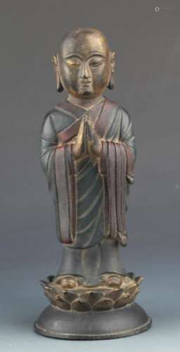A TALL FINELY CARVED BUDDHA FIGURE