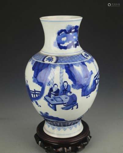 A BLUE AND WHITE STORY PAINTED PORCELAIN VASE