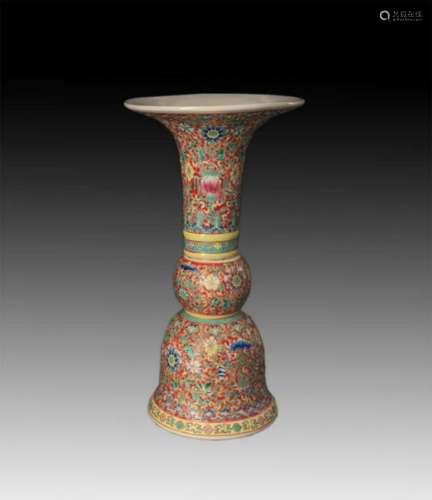 A RED AND FAIENCE COLOR FLOWER PAINTED FLOWER VASE