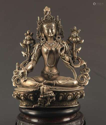 A FINE BRONZE BODHISATTVA TARA STATUE