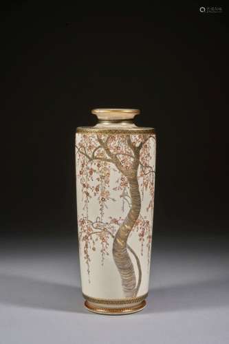 VASE EN FAÏENCE SATSUMA, Japon, époque Meiji, XIXe siècle