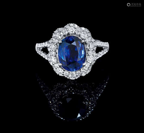 18K马达加斯加皇家蓝蓝宝石戒指