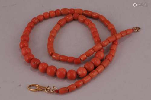 Set of coral beads. 14 kt clasp.  Deep colour. 23