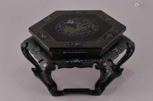 Fine quality Asian Lac Burgatte hexagonal shaped lacquer stand. Dragon medallion and floral and geometric decoration. 8-1/4