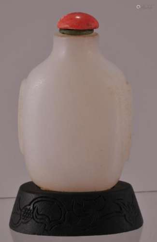 Jade snuff bottle. China. 18th/19th century. White stone. 2-1/2