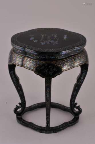 Fine quality Asian Lac Burgatte lacquer stand. Bird, vases and floral decoration. Geometric borders. Shaped top. 6