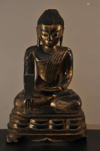 Lacquer image of the Buddha, seated figure. Burma. 18th-19th Century. 32