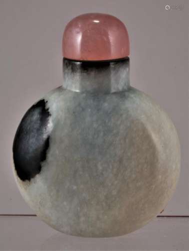Jade snuff bottle. China. 18th century. Black and white colour. Rose quartz stopper. 2