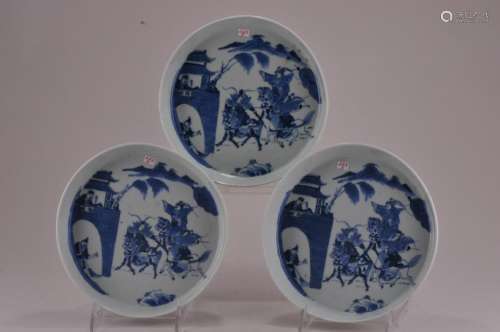 Lot of three porcelain trays. China. 19th century. Export for the South East Asian market. Underglaze blue historical scenes. Hallmarks on the base. 7-1/2