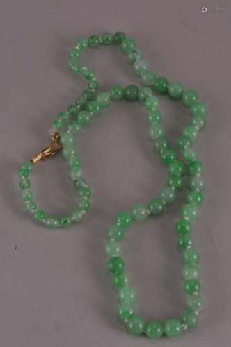 14 kt gold Apple Green Jadeite graduated beaded necklace. Translucent beads from 3.8 to 6.2 mm in size. 20