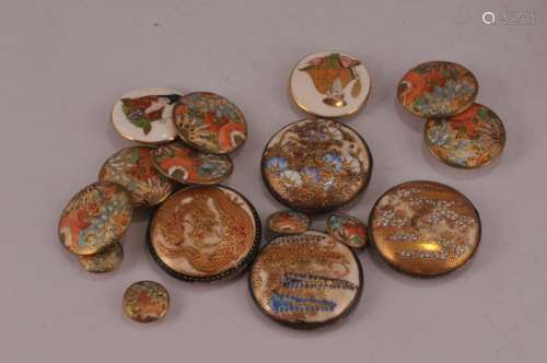 Lot of approximately 16 Satsuma pottery buttons. Japan. Early 20th century.  1/2