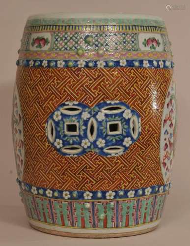 Garden Barrel. Chinese 19th-20th Century. Famille Rose porcelain decoration. 18-1/2