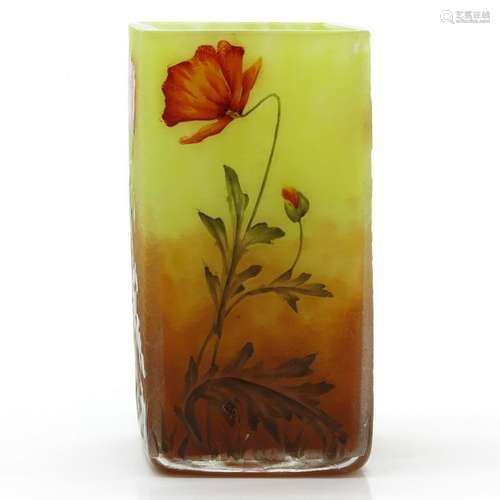 A Beautiful Cameo Technique Daum Vase Poppy decor,...