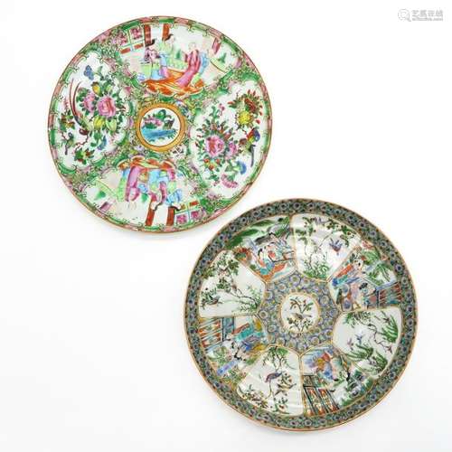 A Pair of Cantonese Plates Depicting scenes with C...