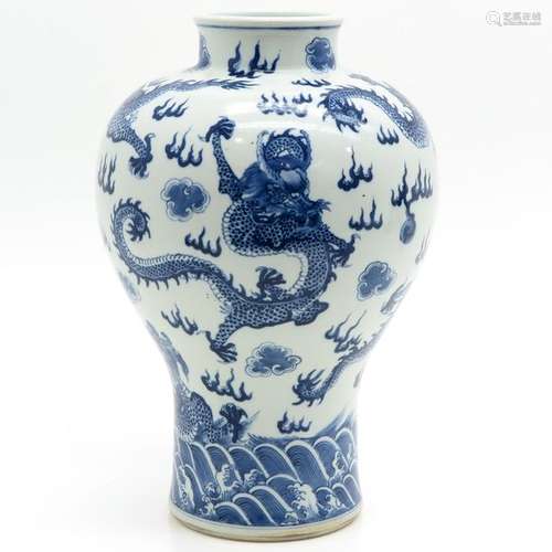 A Blue and White Decorated Vase Depicting dragons ...