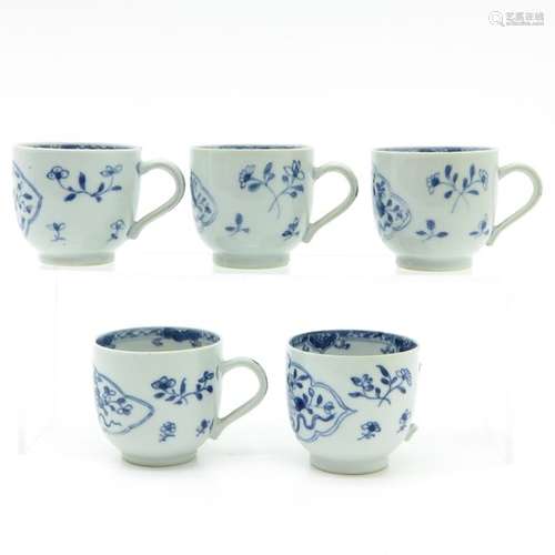 A Series of 5 Blue and White Cups Floral decor, 6 ...