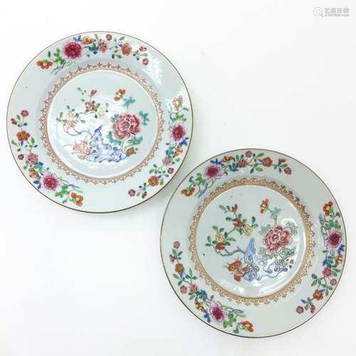 A Pair of Famille Rose Plates Floral decor, 23 cm....