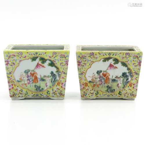 A Pair of Famille Jaune Decor Cachet Pots Full dec...