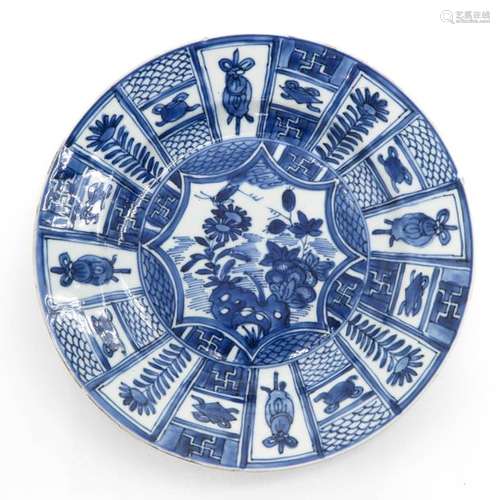 A Wanli Plate Alternating scenes of flowers and Ch...