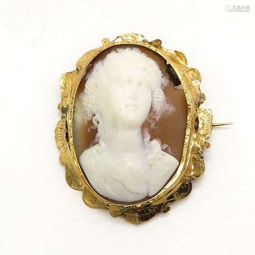 A 19th Century Cameo Brooch In gold setting, 48 mm...